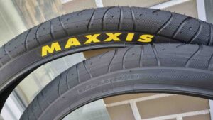 צמיג MAXXIS חלק לאופניים חשמליים 26X2.5